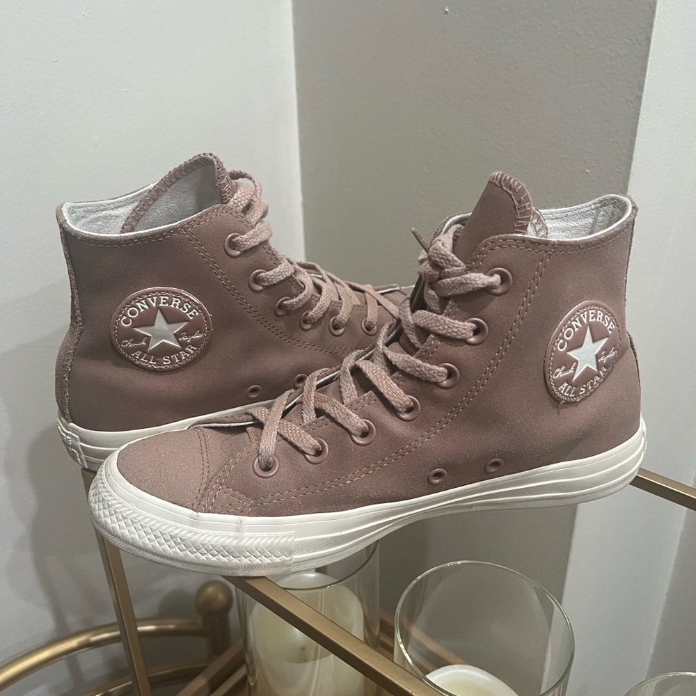 Chuck Taylor All Star Pro Suede in excellent condition. Size 8 Women’s 6 Men’s